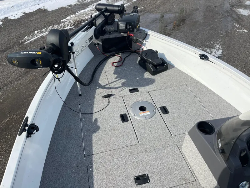 Slide: The Image of 2020 Crestliner 1800 Kodiak SC boat deck with fishing equipment and controls. - 7