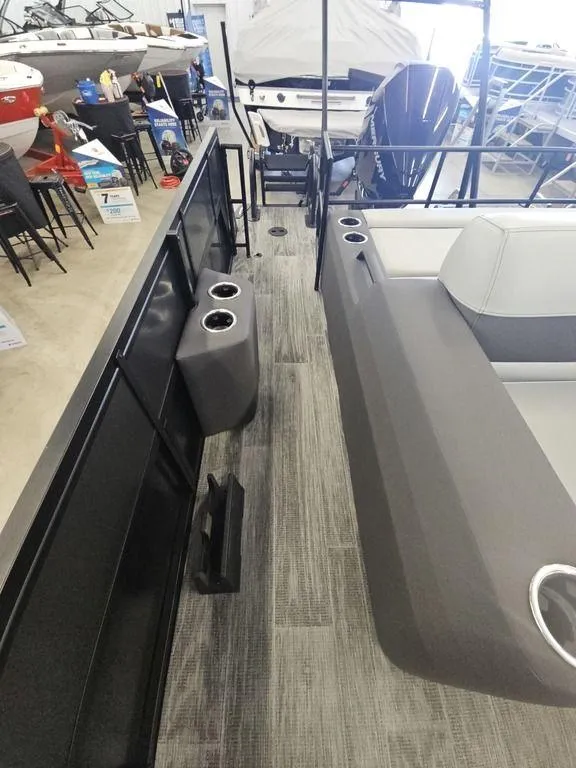 Slide: The Image of Viaggio Z22S 2025 - 8