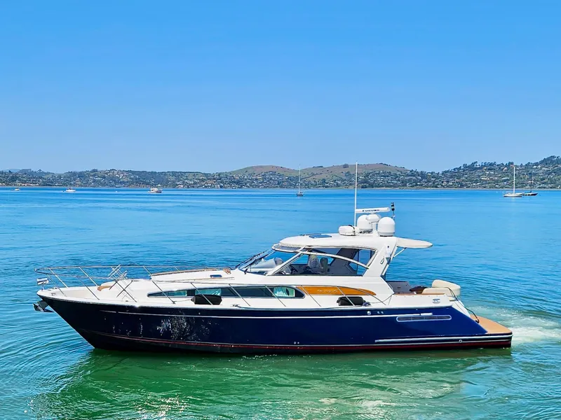 Slide: The Image of 2007 Chris-Craft Roamer 40 yacht cruising on a clear blue lake. - 4