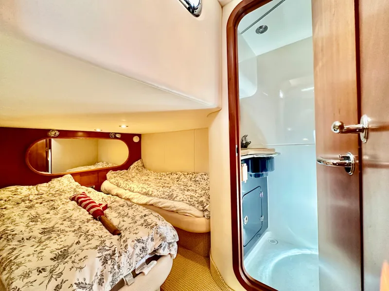 Slide: The Image of Luxurious 2007 Chris-Craft Roamer 40 cabin with twin beds and ensuite bathroom. - 45