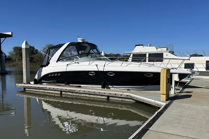 Slide: The Image of 2006 Chaparral Signature 350 yacht docked at marina under clear blue sky. - 4