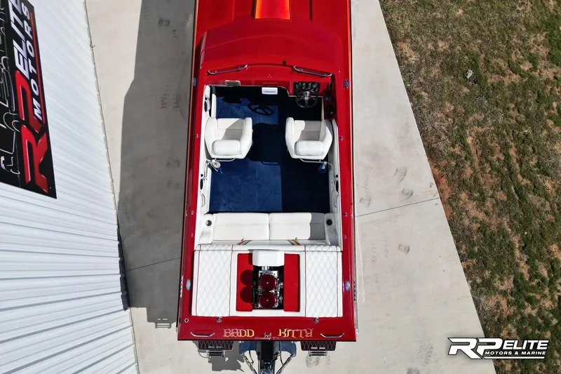 Slide: The Image of Overhead view of a 1998 Warlock 28 SXT boat with red exterior and white seating. - 17