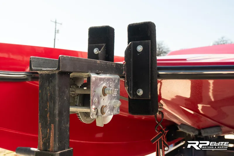 Slide: The Image of Close-up of a 1998 Warlock 28 SXT boat trailer hitch mechanism. - 32