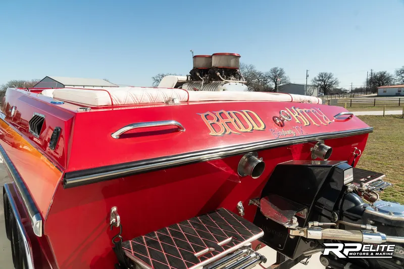 Slide: The Image of 1998 Warlock 28 SXT boat, red exterior, rear view with engine details. - 39