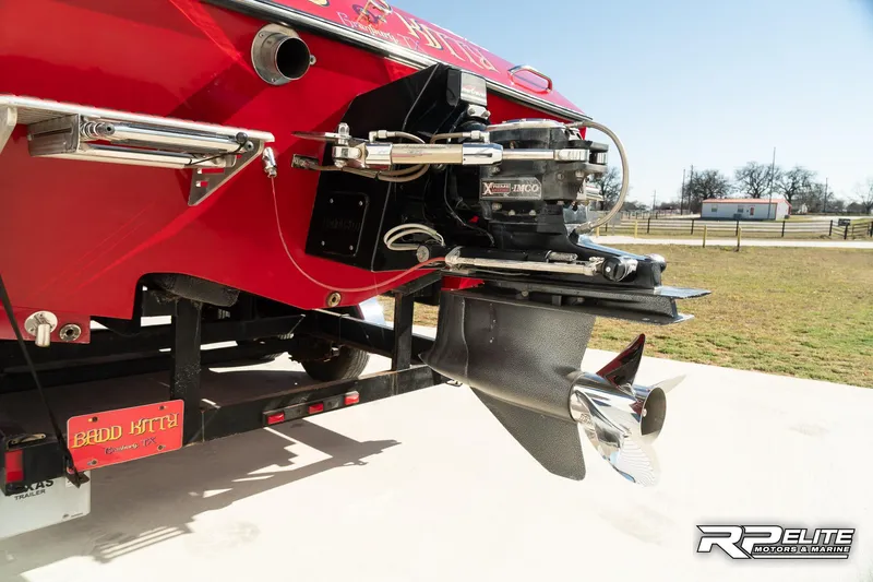 Slide: The Image of 1998 Warlock 28 SXT boat stern with propeller and red hull detailing. - 40