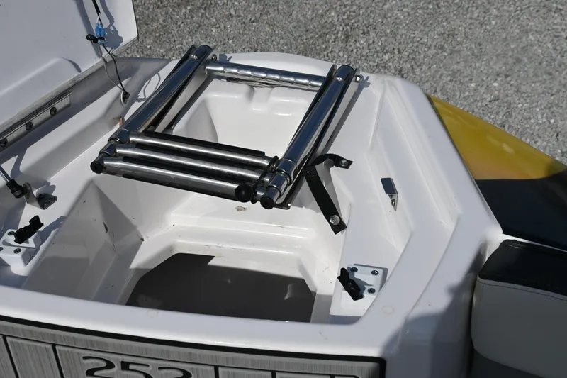Slide: The Image of 2023 Yamaha Boats 252SD swim platform with retractable ladder. - 22