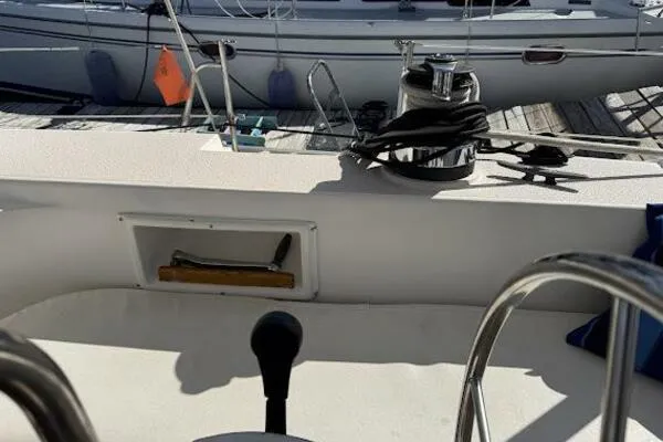 Slide: The Image of Cockpit view of 1989 Catalina Morgan 440 sailboat with winch and ropes. - 47