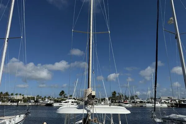 Slide: The Image of Sailboat mast of 1989 Catalina Morgan 440 against a clear blue sky at marina. - 9