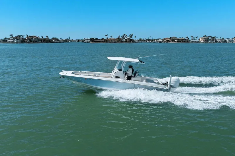 Slide: The Image of Boston Whaler 270 Dauntless 2020 - 12