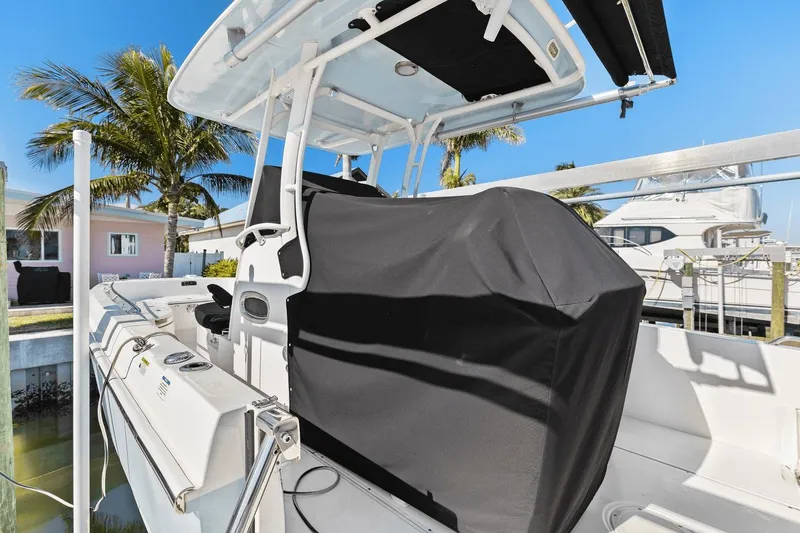 Slide: The Image of Boston Whaler 270 Dauntless 2020 - 16