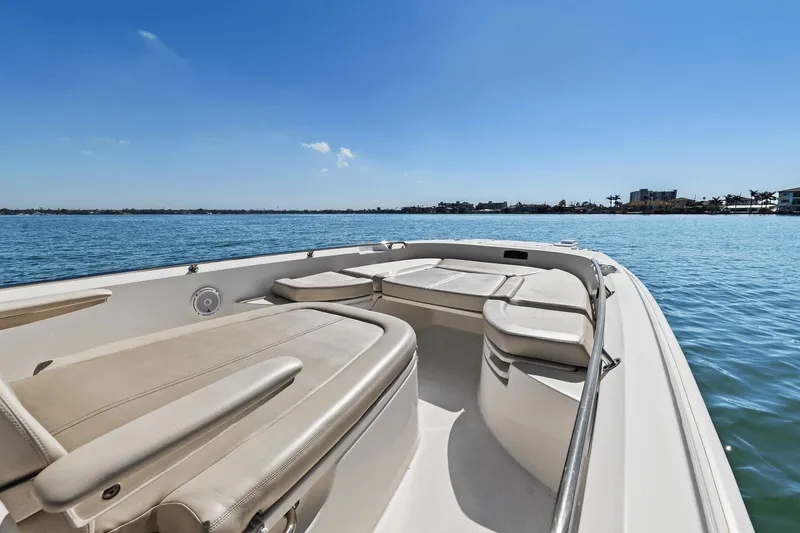 Slide: The Image of Boston Whaler 270 Dauntless 2020 - 18