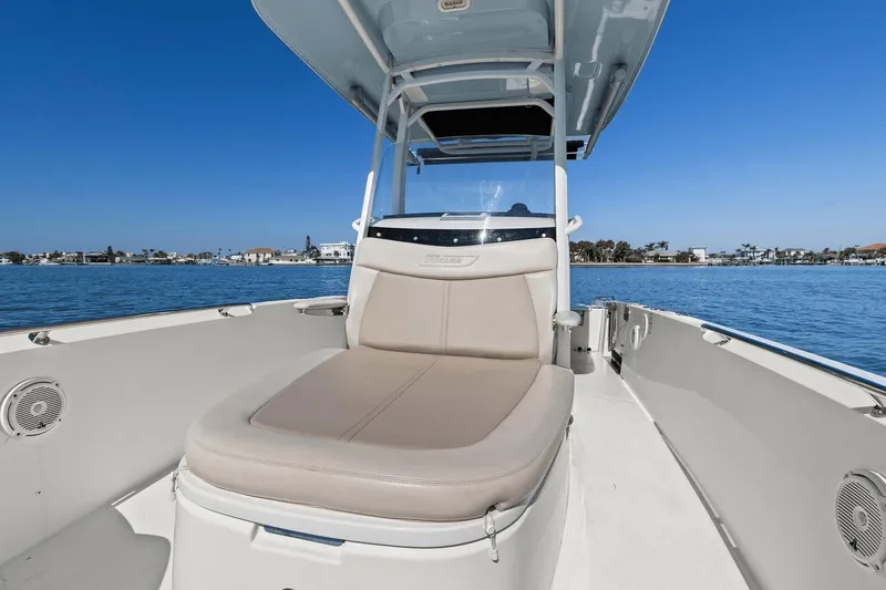 Slide: The Image of Boston Whaler 270 Dauntless 2020 - 21