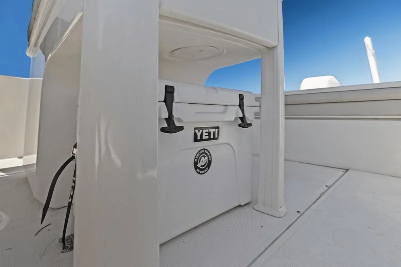 Slide: The Image of Boston Whaler 270 Dauntless 2020 - 31