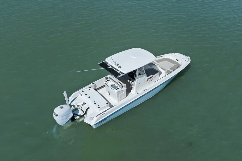 Slide: The Image of Boston Whaler 270 Dauntless 2020 - 4