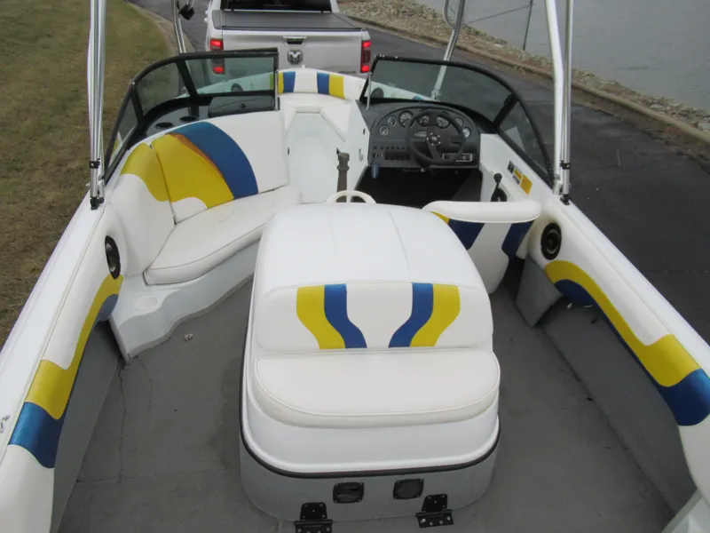 Slide: The Image of 2000 Moomba Outback LS boat interior with white, blue, and yellow seating. - 10