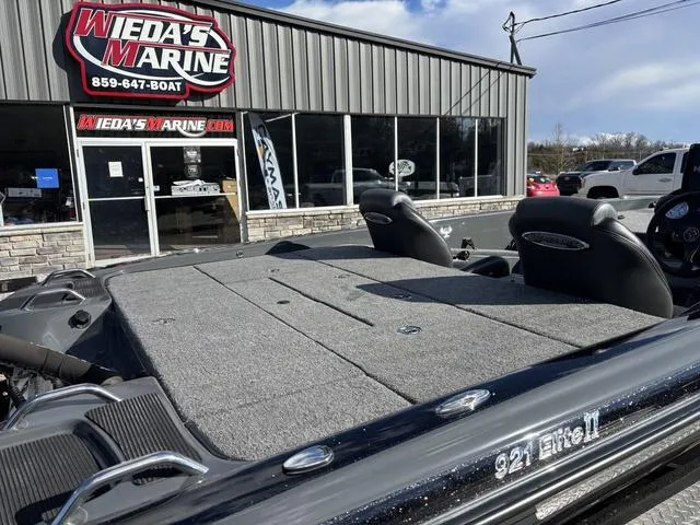 Slide: The Image of 2024 Phoenix 921 Elite II boat at Wieda's Marine dealership. - 5