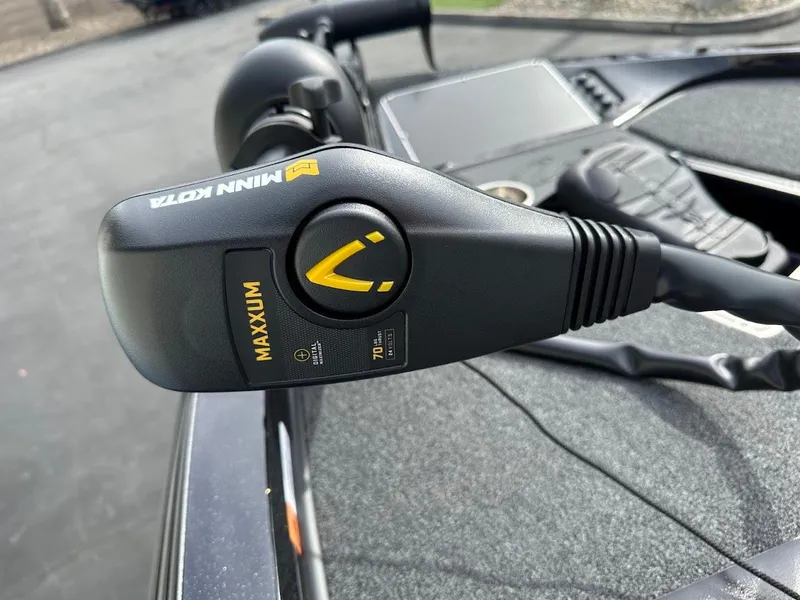 Slide: The Image of Minn Kota Maxxum trolling motor on 2024 Ranger Z518 boat deck. - 22