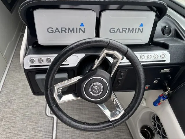 Slide: The Image of Crownline Boats 290 SS 2021 - 11