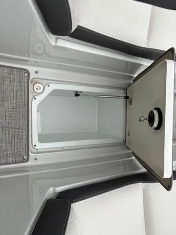 Slide: The Image of Crownline Boats 290 SS 2021 - 15