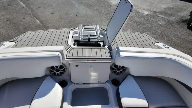 Slide: The Image of Starcraft SVX 210 DC OB 2025 - 25