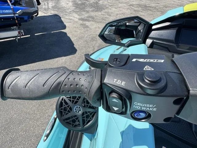 Slide: The Image of Yamaha VX Limited HO 2025 - 33