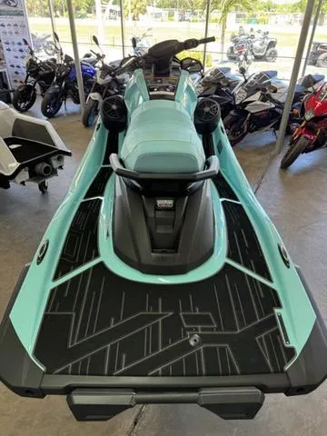 Slide: The Image of Yamaha VX Limited HO 2025 - 6