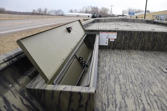 Slide: The Image of Lowe Roughneck 2070 Value Console 2025 - 13