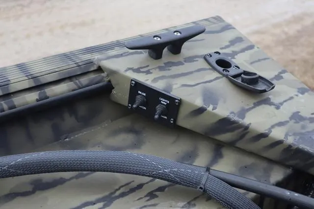 Slide: The Image of Lowe Roughneck 2070 Value Console 2025 - 15