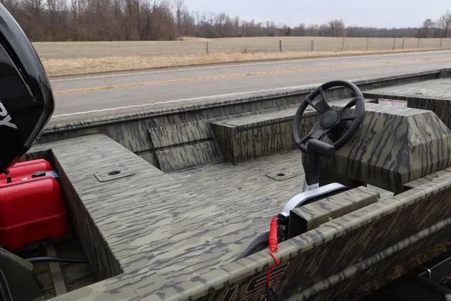 Slide: The Image of Lowe Roughneck 2070 Value Console 2025 - 4