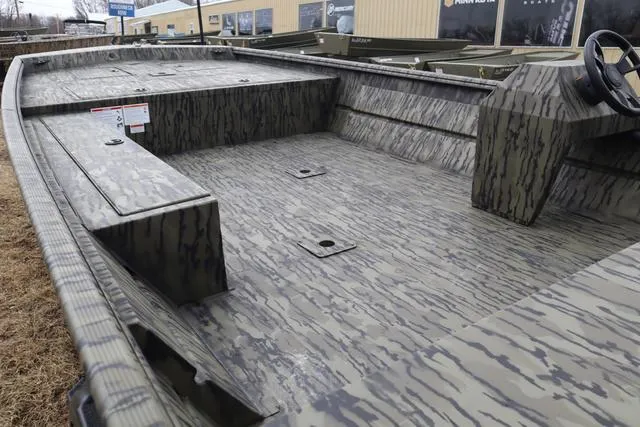 Slide: The Image of Lowe Roughneck 2070 Value Console 2025 - 7