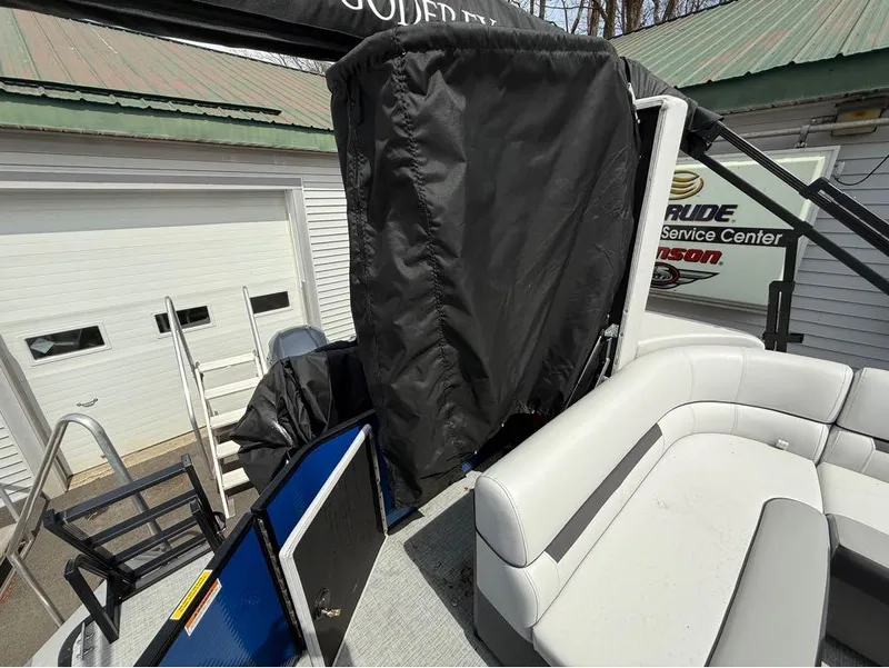 Slide: The Image of Sweetwater SW 2286 C 2023 - 33