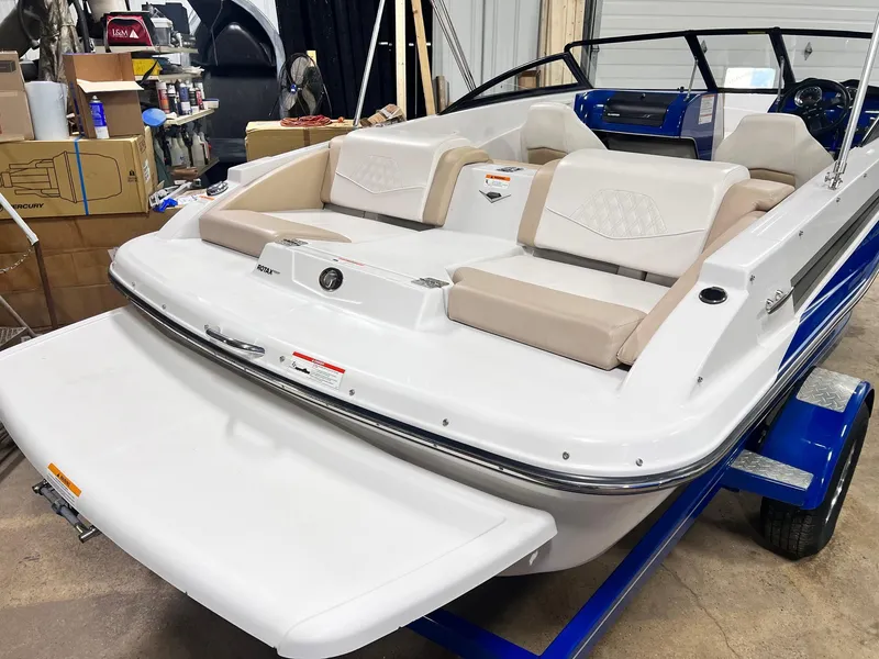 Slide: The Image of Glastron GT 187 2018 - 10