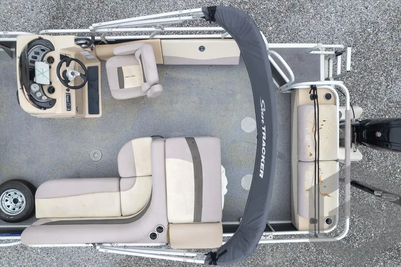 Slide: The Image of 2015 Sun Tracker Fishin' Barge 22 DLX pontoon boat interior, aerial view. - 32