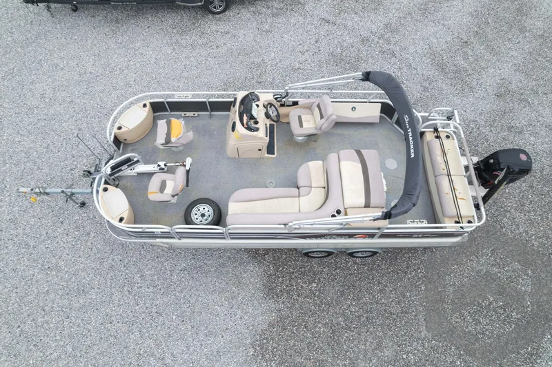 Slide: The Image of 2015 Sun Tracker Fishin' Barge 22 DLX pontoon boat, aerial view, spacious seating. - 40