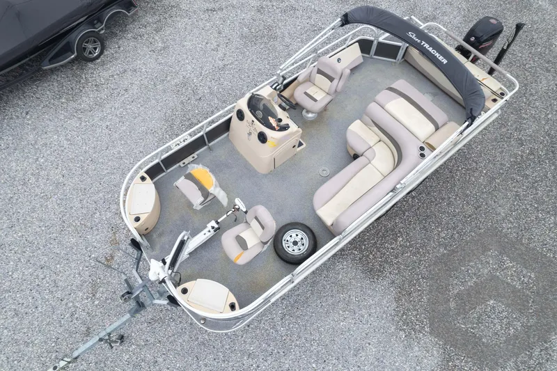 Slide: The Image of 2015 Sun Tracker Fishin' Barge 22 DLX pontoon boat, aerial view, spacious seating. - 41