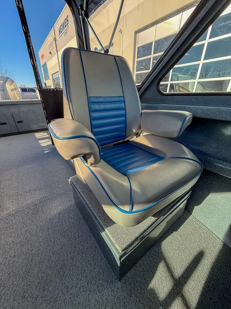 Slide: The Image of Captain's chair in 2011 Pro-Steelheader 18 Sea Predator OS boat, blue and gray upholstery. - 16