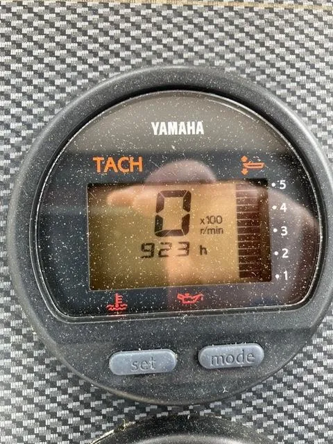 Slide: The Image of Yamaha tachometer displaying 923 hours on a 2003 Grady-White Sailfish 282 boat. - 15
