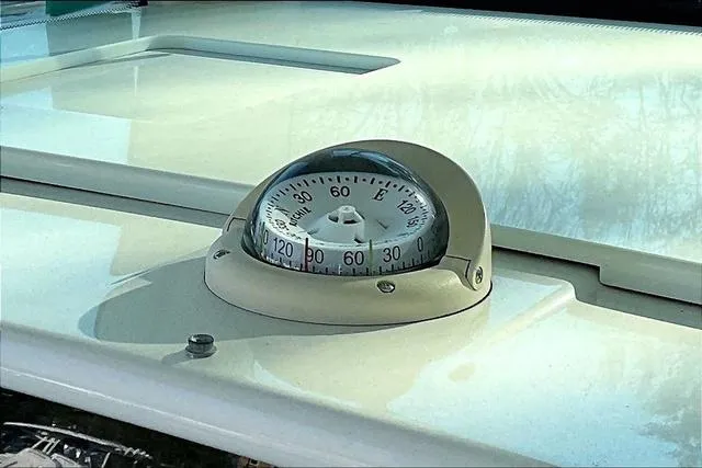 Slide: The Image of Compass on 2016 Hydra-Sports 3400 CC boat dashboard, showing navigation details. - 12