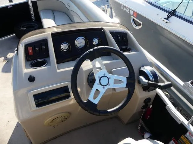 Slide: The Image of Bennington 20 SLX 2014 - 10