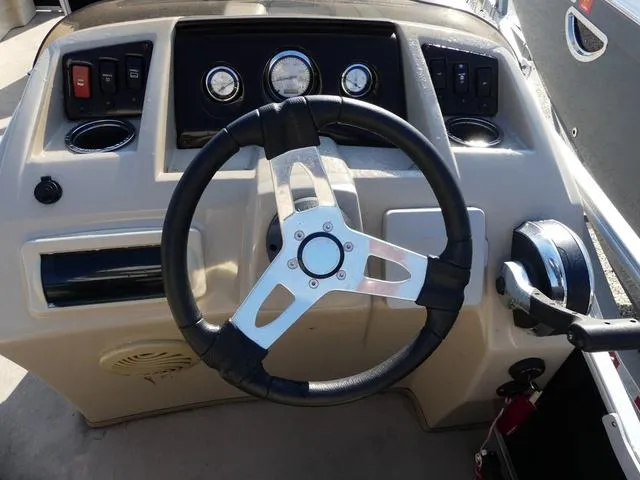 Slide: The Image of Bennington 20 SLX 2014 - 11