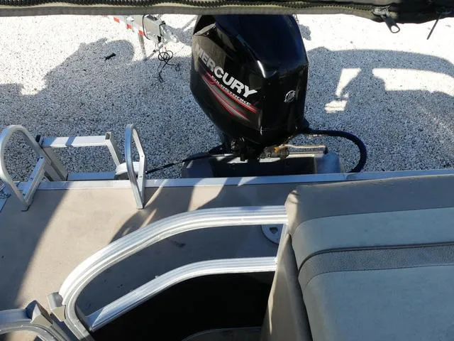 Slide: The Image of Bennington 20 SLX 2014 - 16