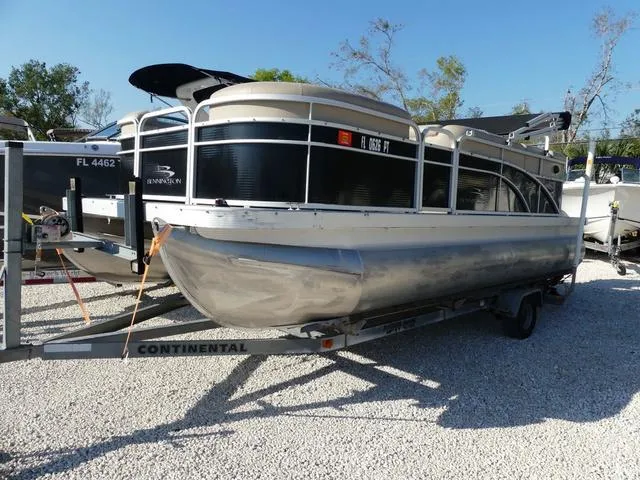 Slide: The Image of Bennington 20 SLX 2014 - 3