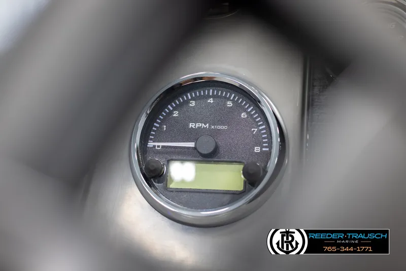 Slide: The Image of 2025 Avalon VLS QL RPM gauge with Reeder-Trausch Marine branding. - 31