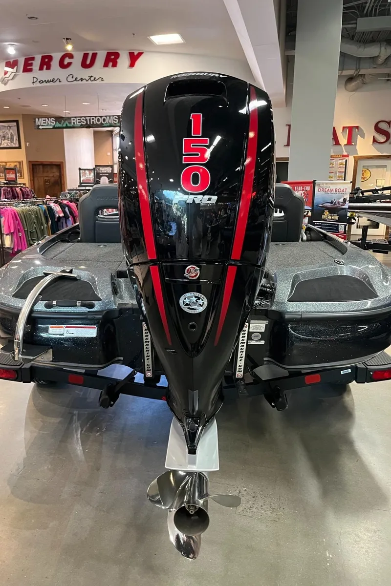 Slide: The Image of 2025 Nitro Z18 Pro boat with a 150 HP Mercury engine on display. - 4