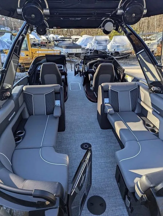 Slide: The Image of Berkshire 25 Sport RFX9-DC 2025 - 6