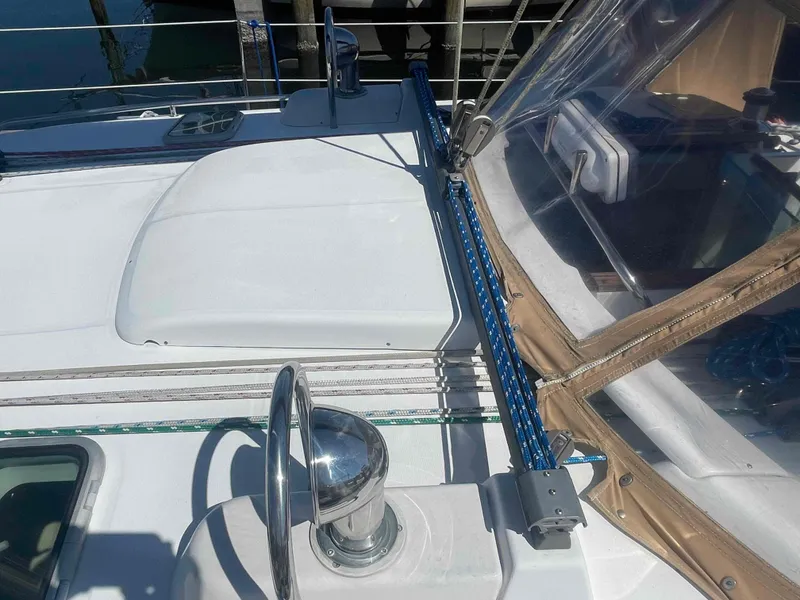 Slide: The Image of 2004 Beneteau Oceanis 473 yacht deck with steering wheel and winch. - 33