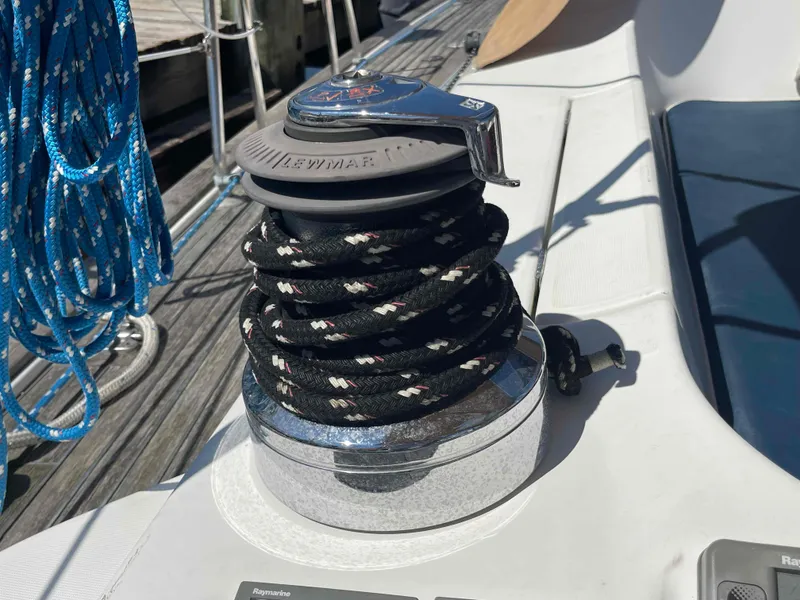 Slide: The Image of Winch on 2004 Beneteau Oceanis 473 sailboat deck with coiled rope. - 41