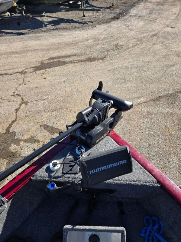 Slide: The Image of 2018 Tracker Pro Guide V-175 WT boat with Humminbird fish finder and trolling motor. - 15