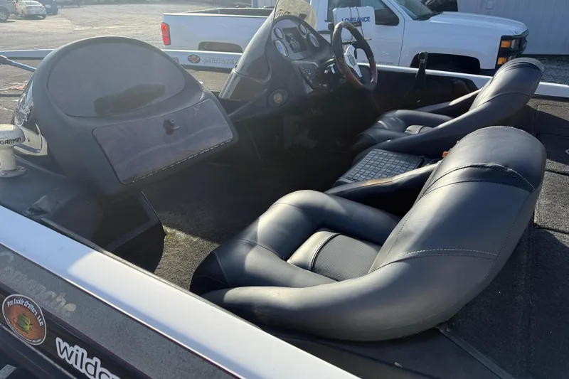 Slide: The Image of 2003 Ranger 521DVX boat interior with black seats and steering console. - 6