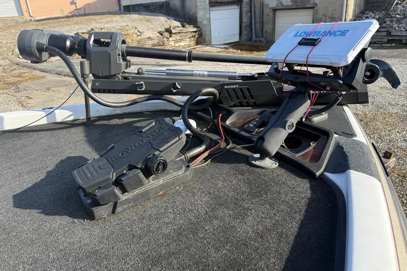 Slide: The Image of 2003 Ranger 521DVX boat with trolling motor and Lowrance fish finder on deck. - 9